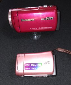 普通のビデオカメラV550MとGZ-N1との比較