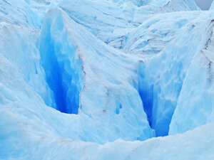 氷河といえば青氷 日本にある氷河 で見ることが出来るか？
